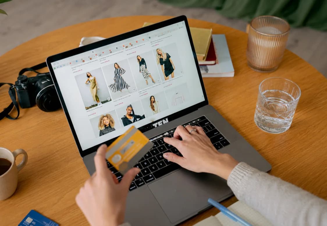 Customer shopping on an ecommerce website